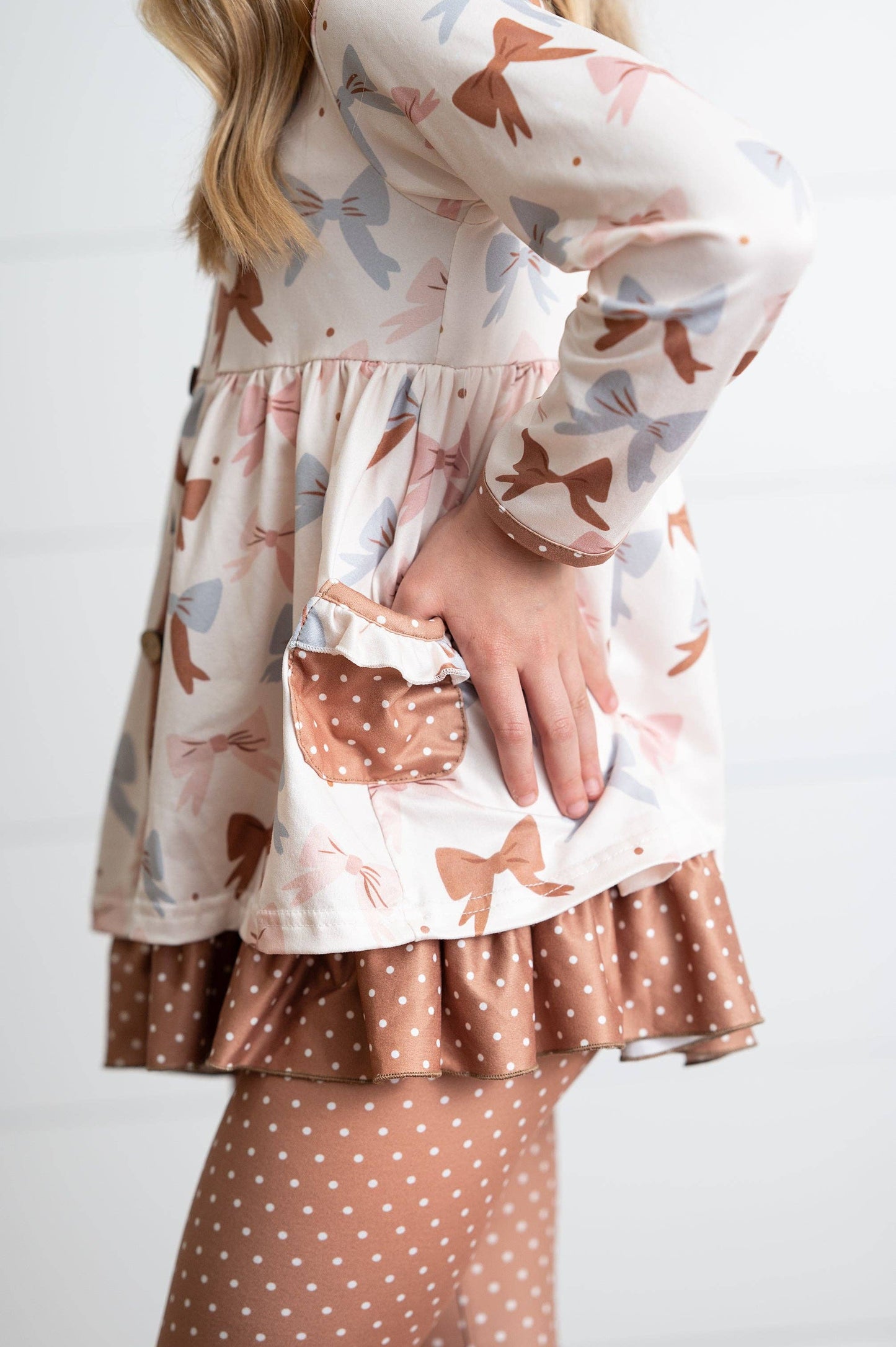 Girls Beige Coquette Bow Ruffle Pocket Button Legging Set